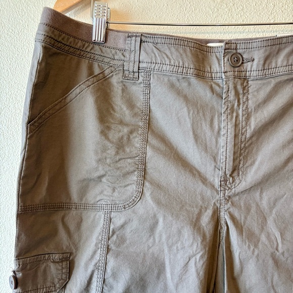 NWT‎ St. John’s Bay Bermuda cargo shorts in taupe shadow - Picture 3 of 7